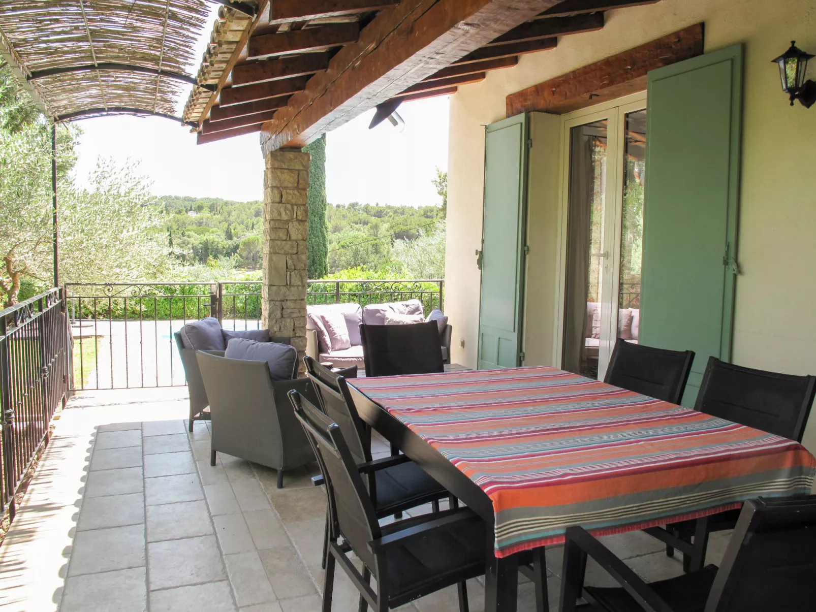 Le Clos des Oliviers-Binnen