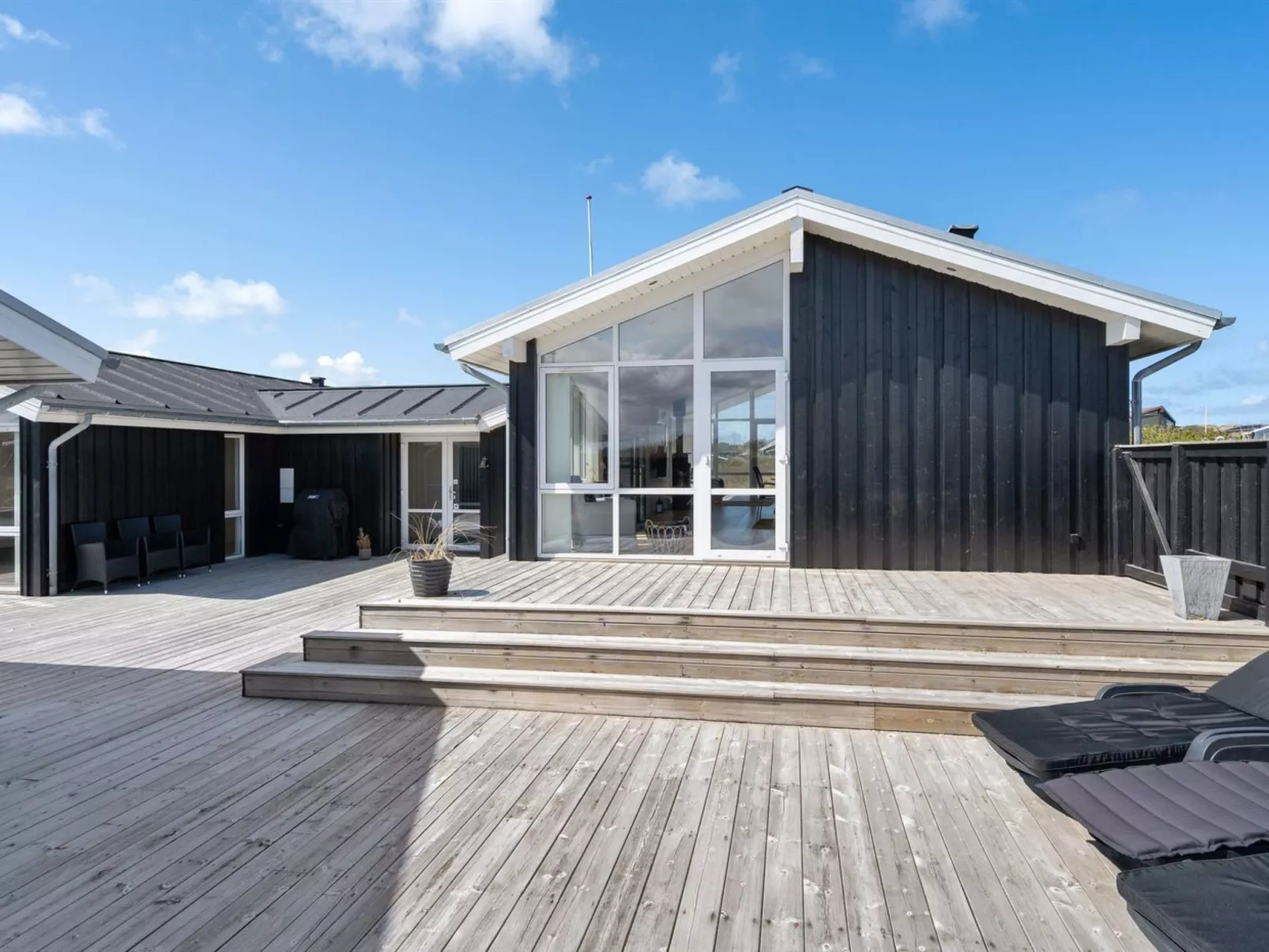 "Eileen" - 300m from the sea-Binnen