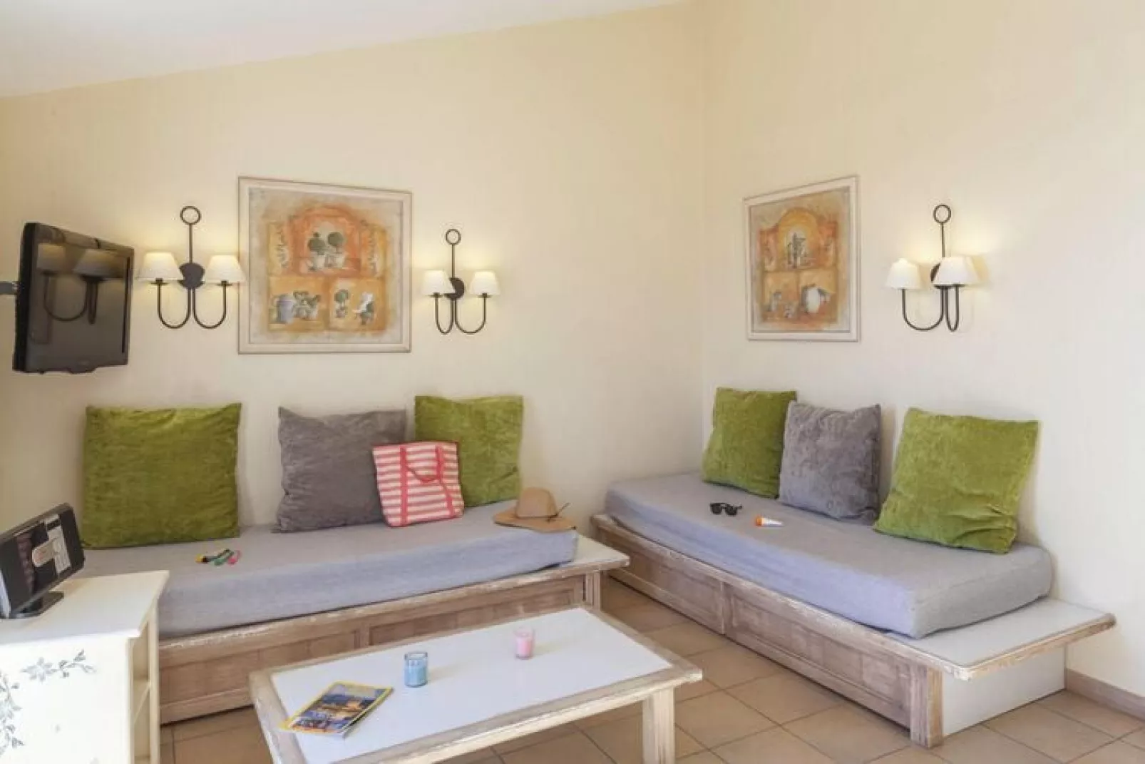 Residence Les Restanques du Golfe de St Tropez Grimaud - Studio 5 personnes - 1 coin nuit - Vue mer Standard - Woonkamer