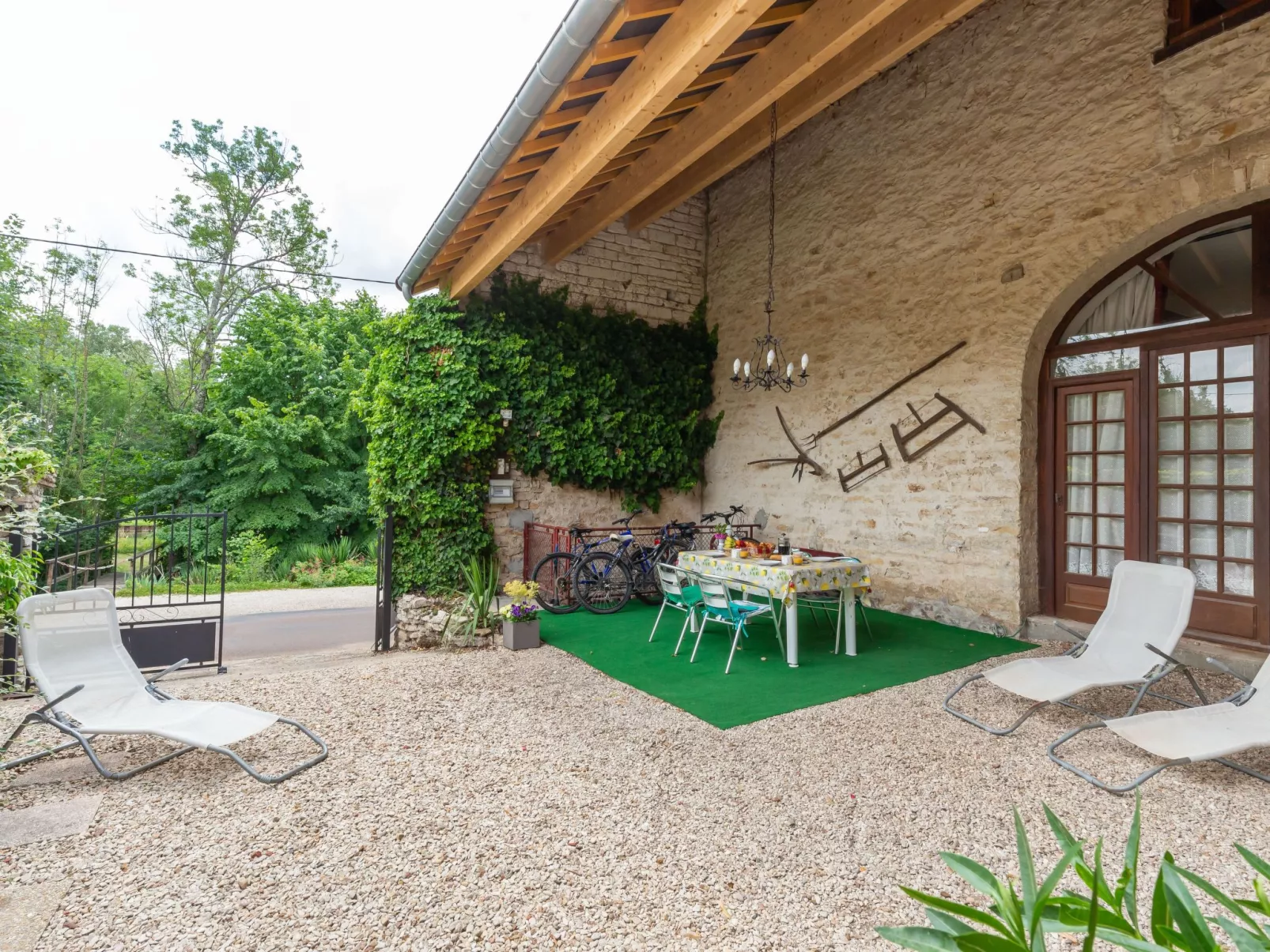 Chez Milou-Buiten