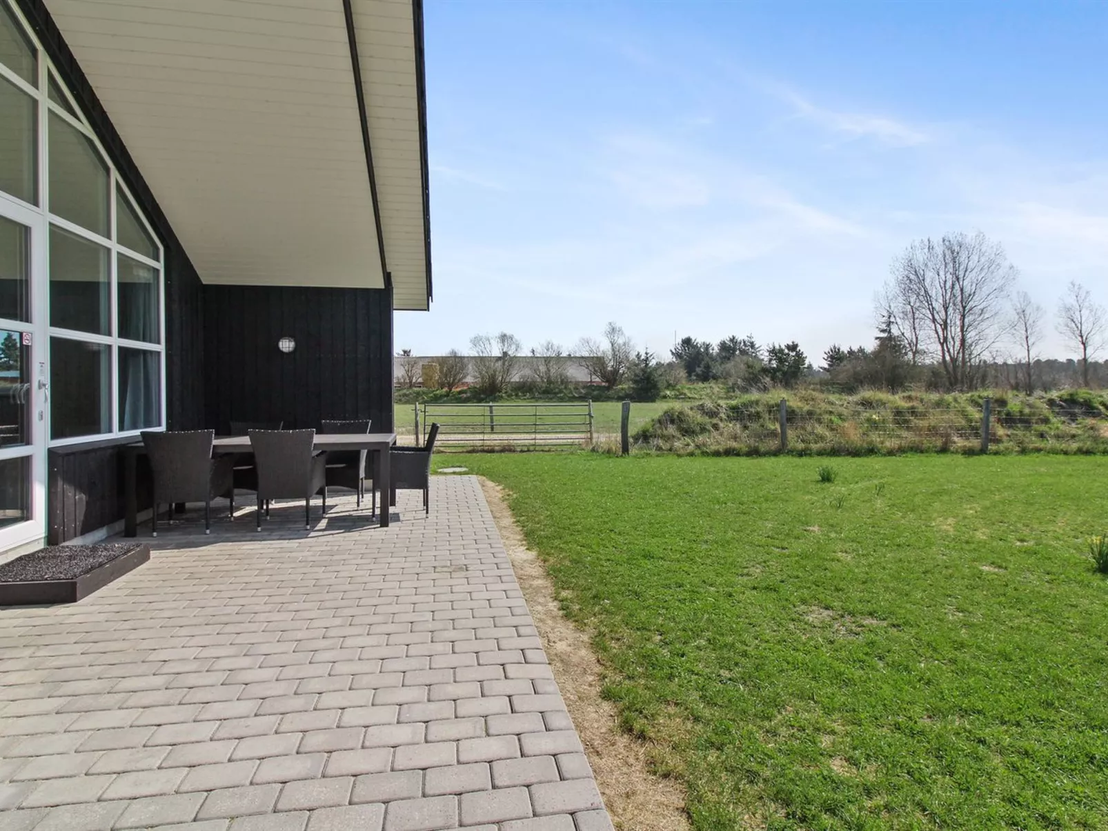 "Ethel" - 1.5km to the inlet-Buiten