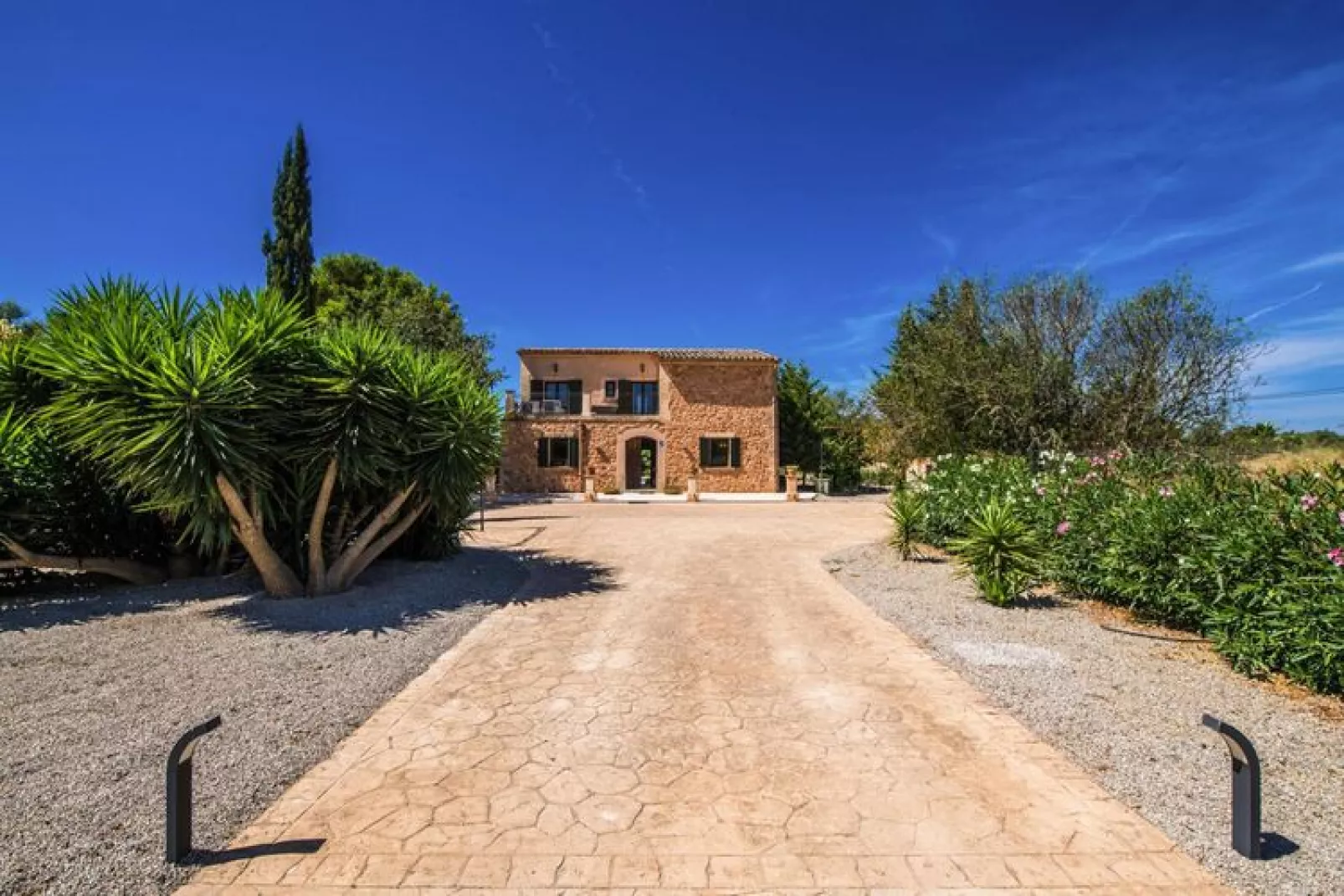 Finca Kiana-Buitenkant zomer