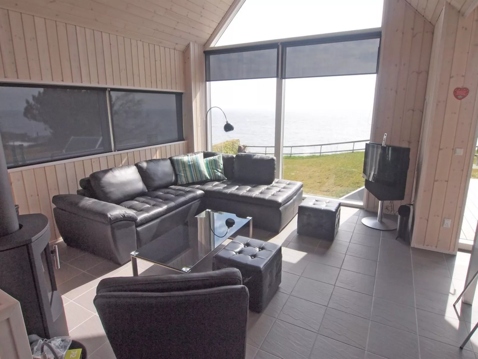 "Reinhard" - 50m from the sea-Binnen