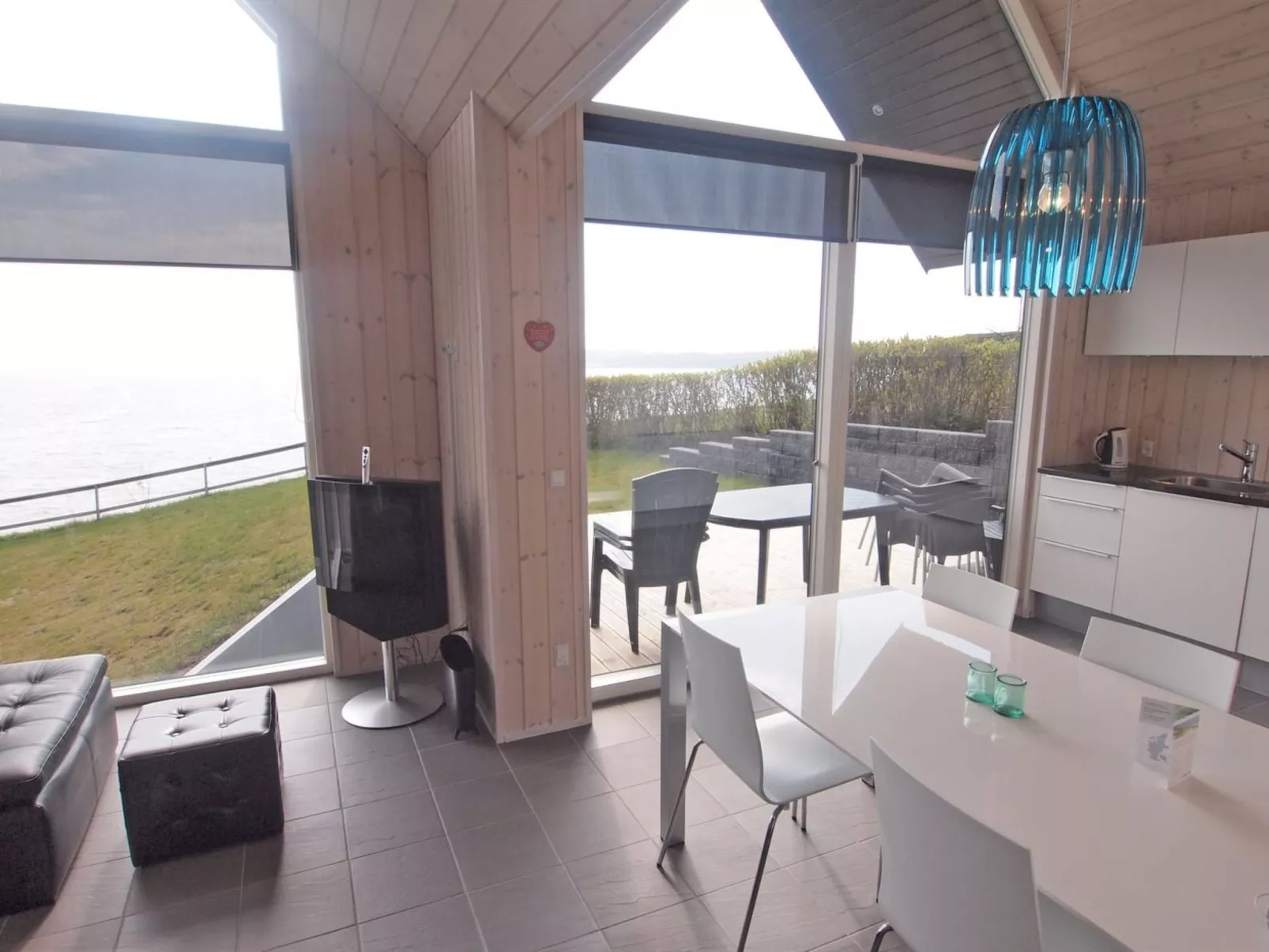 "Reinhard" - 50m from the sea-Binnen