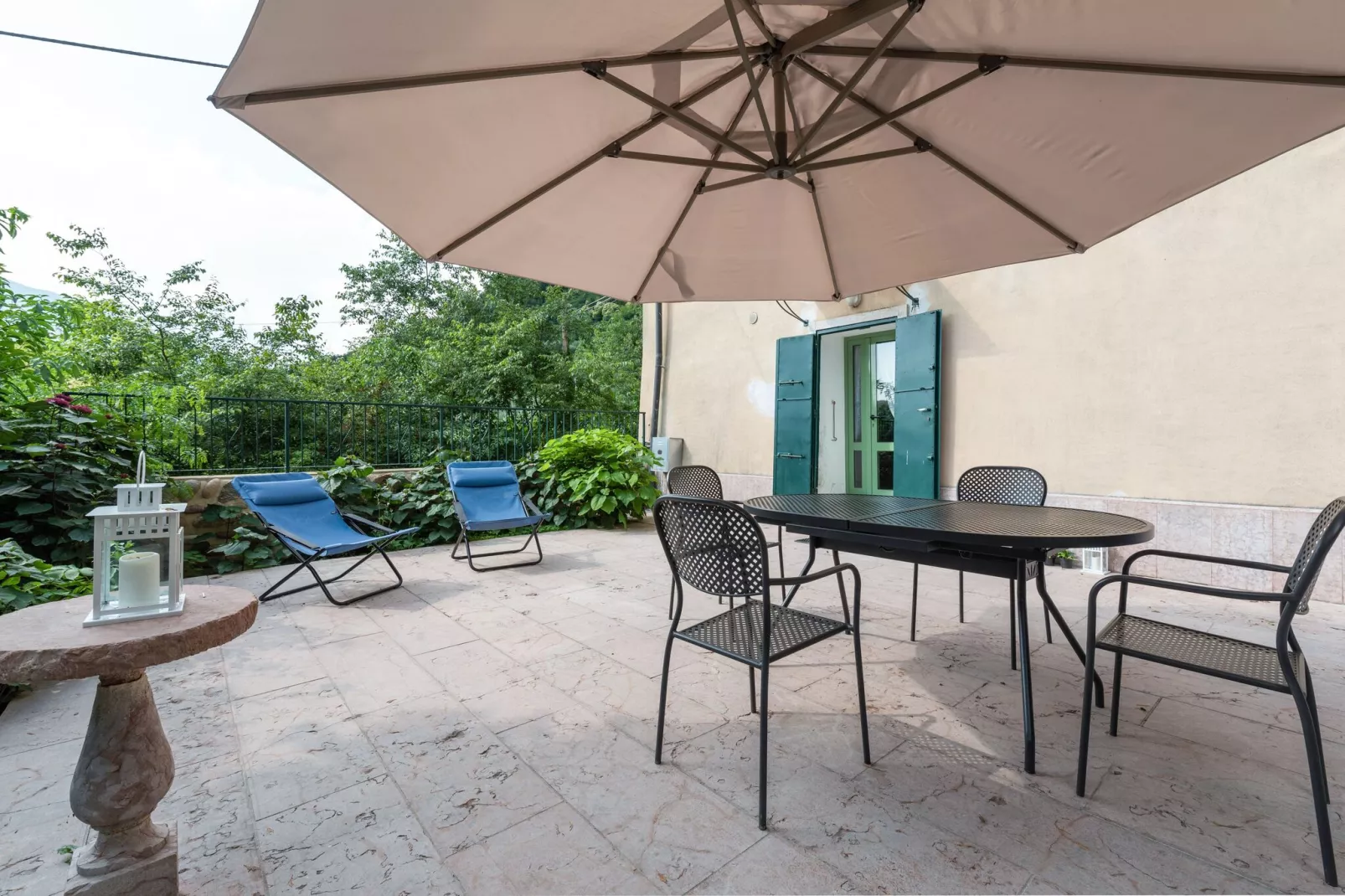 Villa Fiorita Due-Terrasbalkon