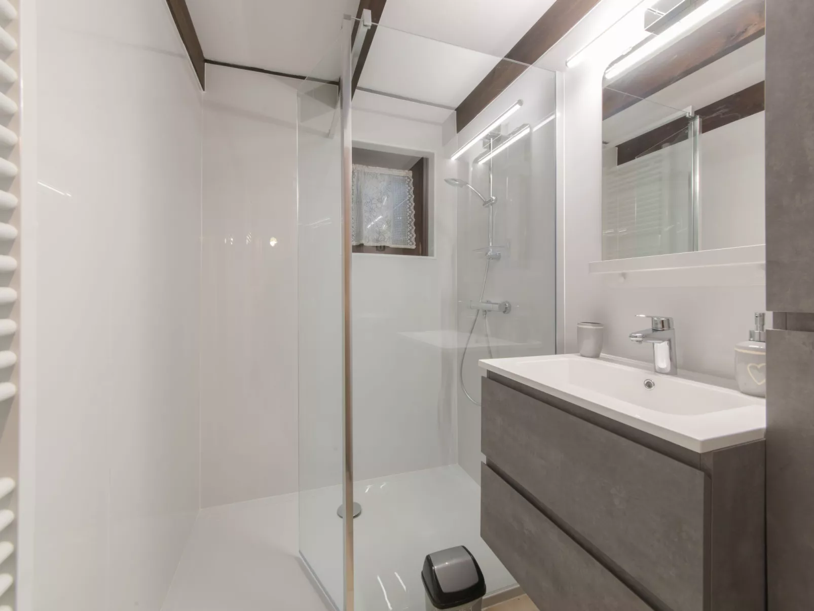 V32 with parking and shared pool-Binnen