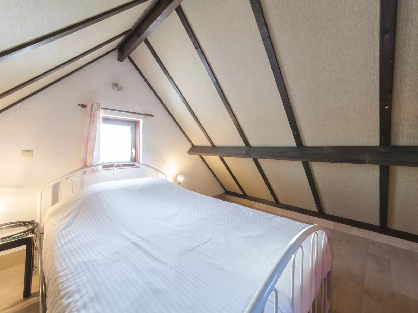V32 with parking and shared pool-Binnen