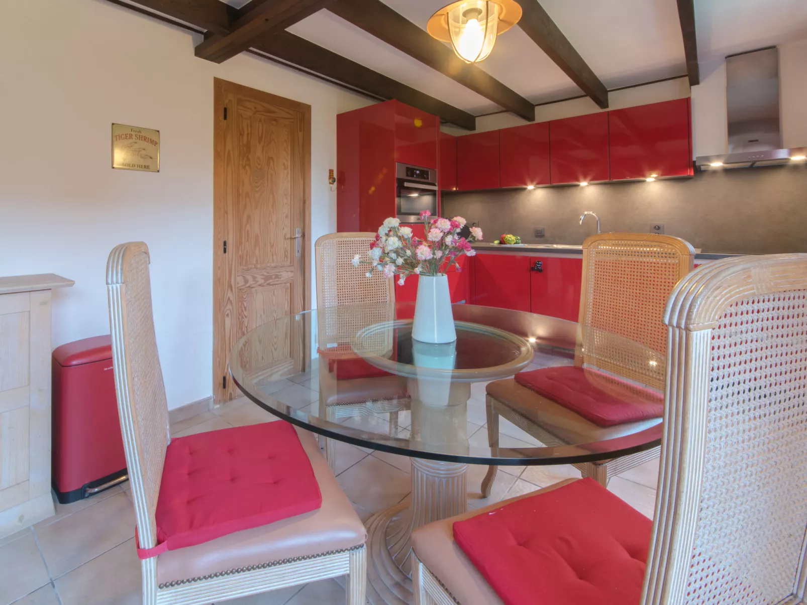 V32 with parking and shared pool-Binnen