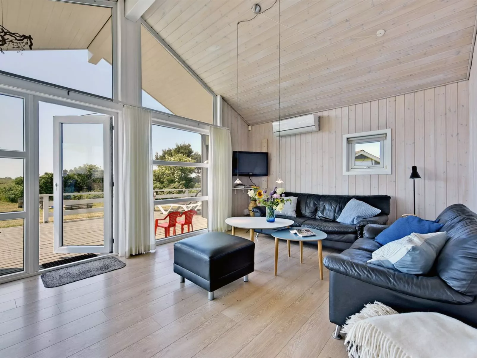 "Chrisse" - 550m from the sea