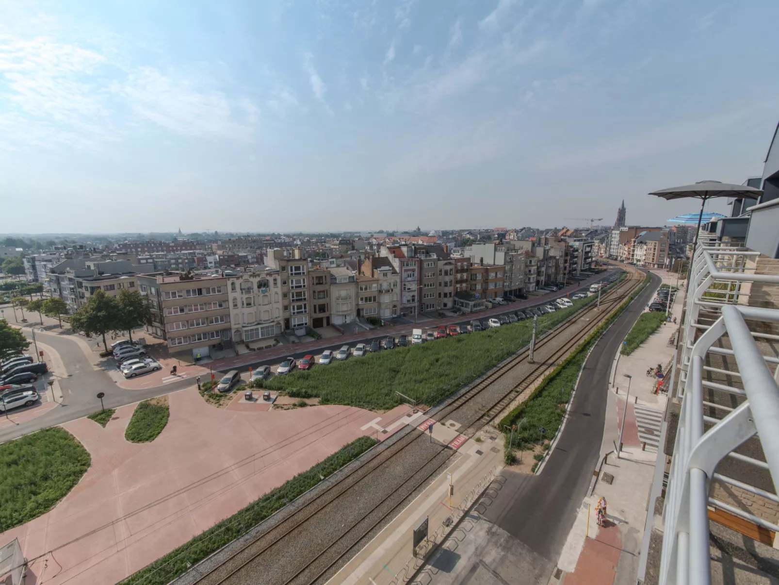 Skyview with parking and balcony-Buiten