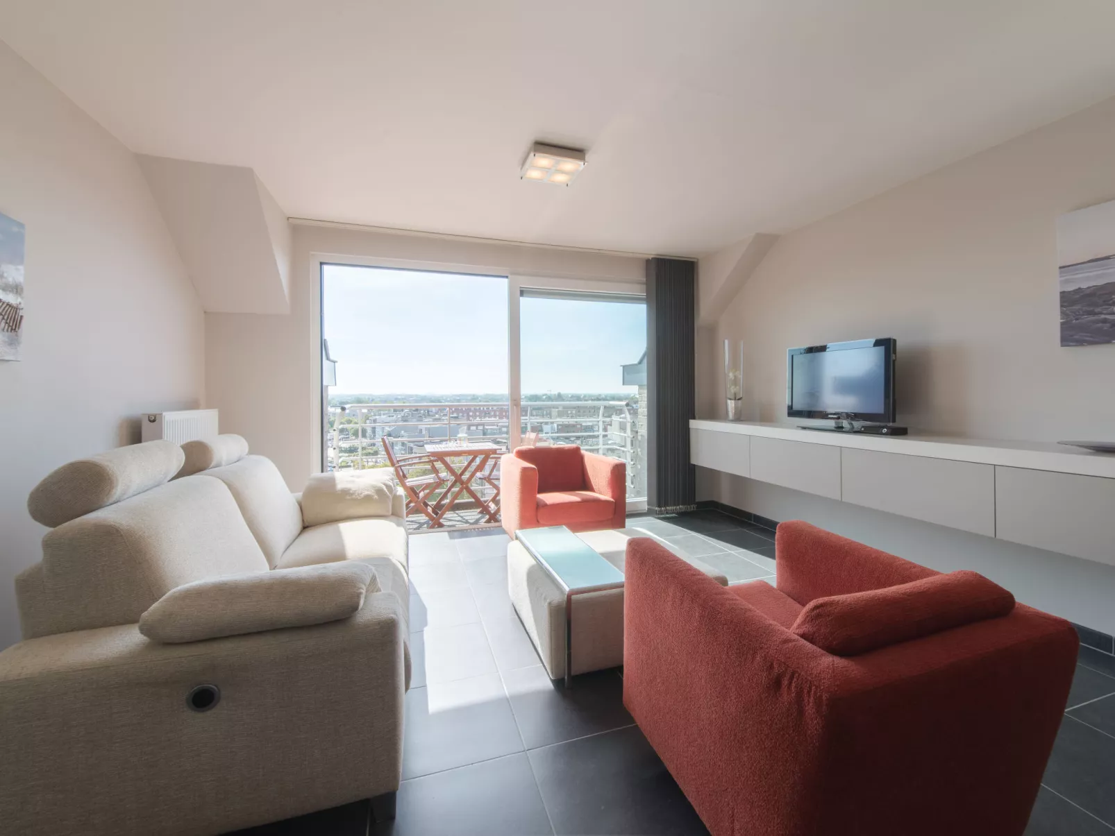 Skyview with parking and balcony-Binnen