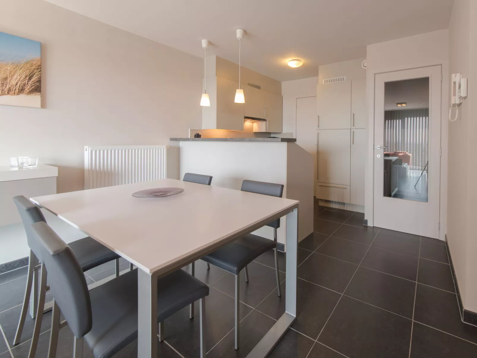 Skyview with parking and balcony-Binnen