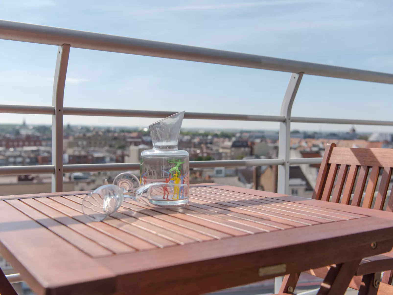 Skyview with parking and balcony-Buiten