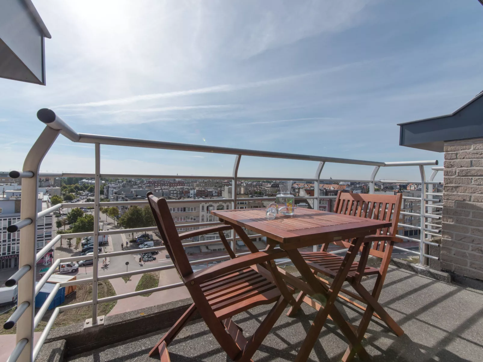 Skyview with parking and balcony-Buiten