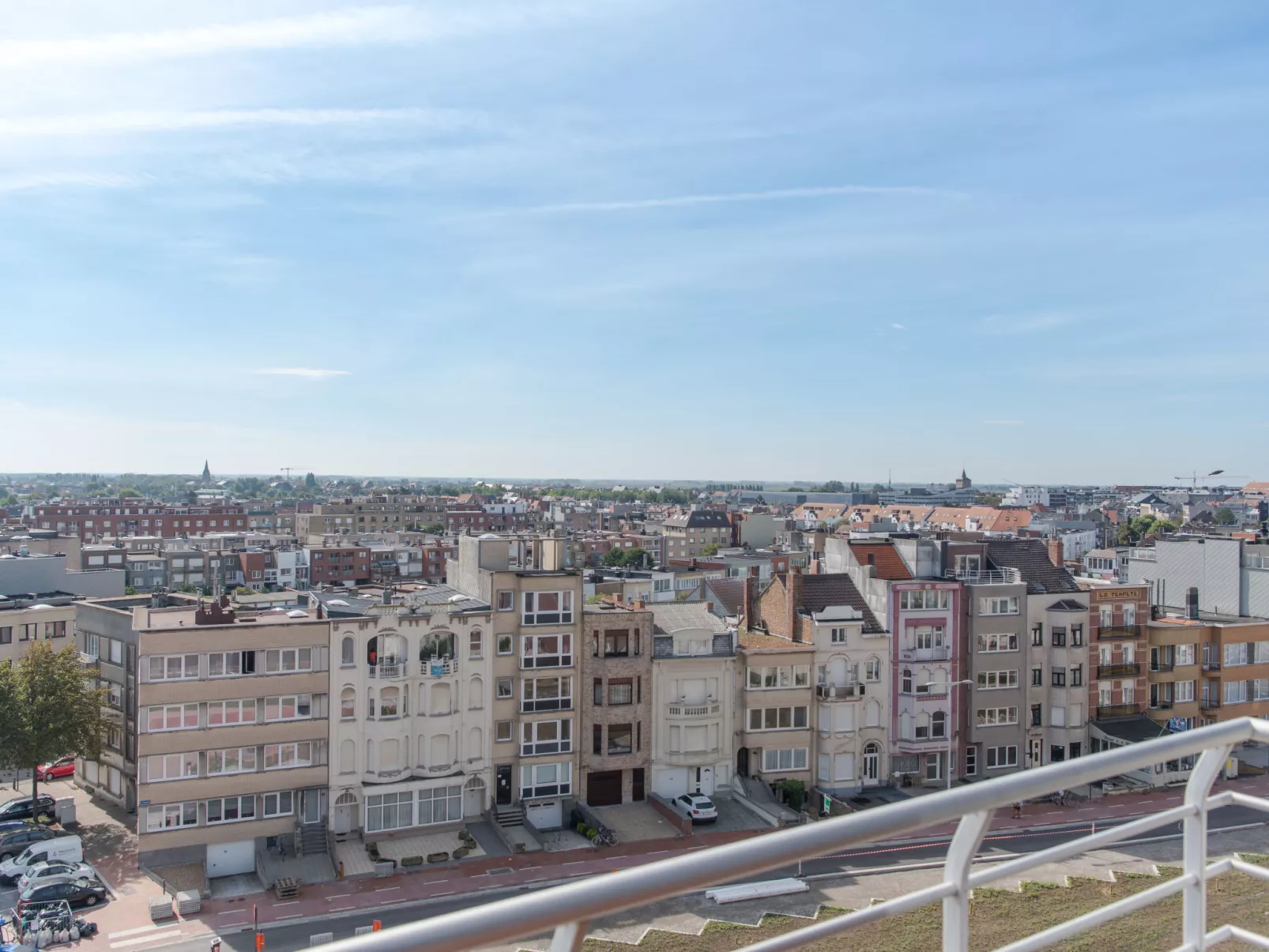 Skyview with parking and balcony-Buiten