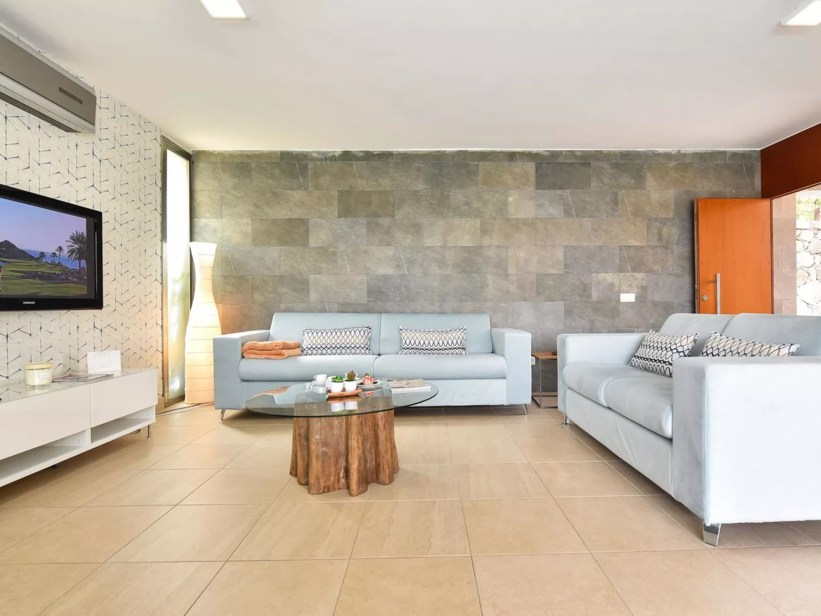 Par 4 Villa 9 with Pool Salobre-Binnen