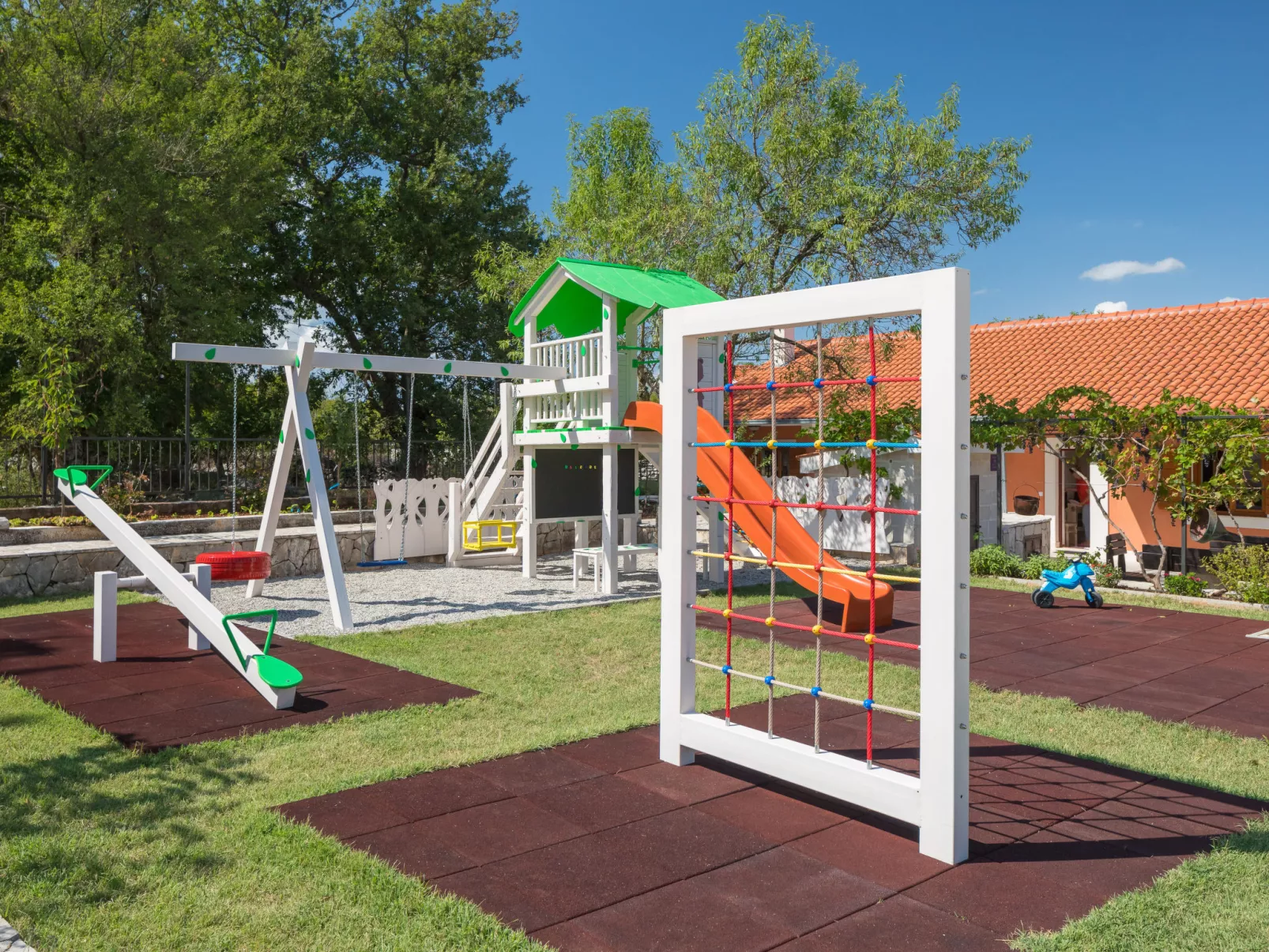 Villa Dalmatica moderna-Buiten