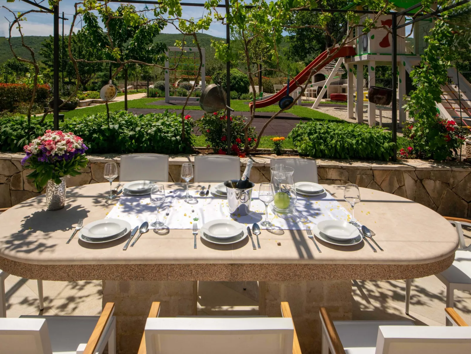 Villa Dalmatica moderna-Buiten