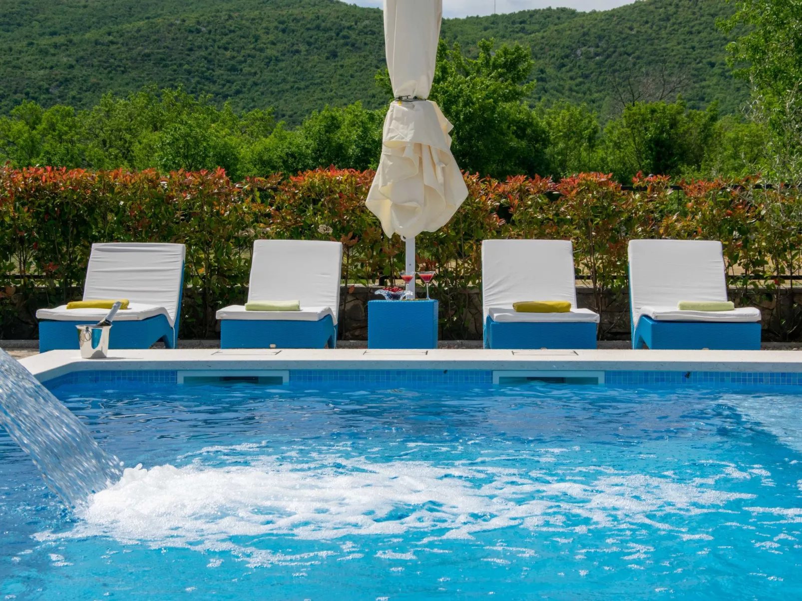 Villa Dalmatica moderna-Buiten