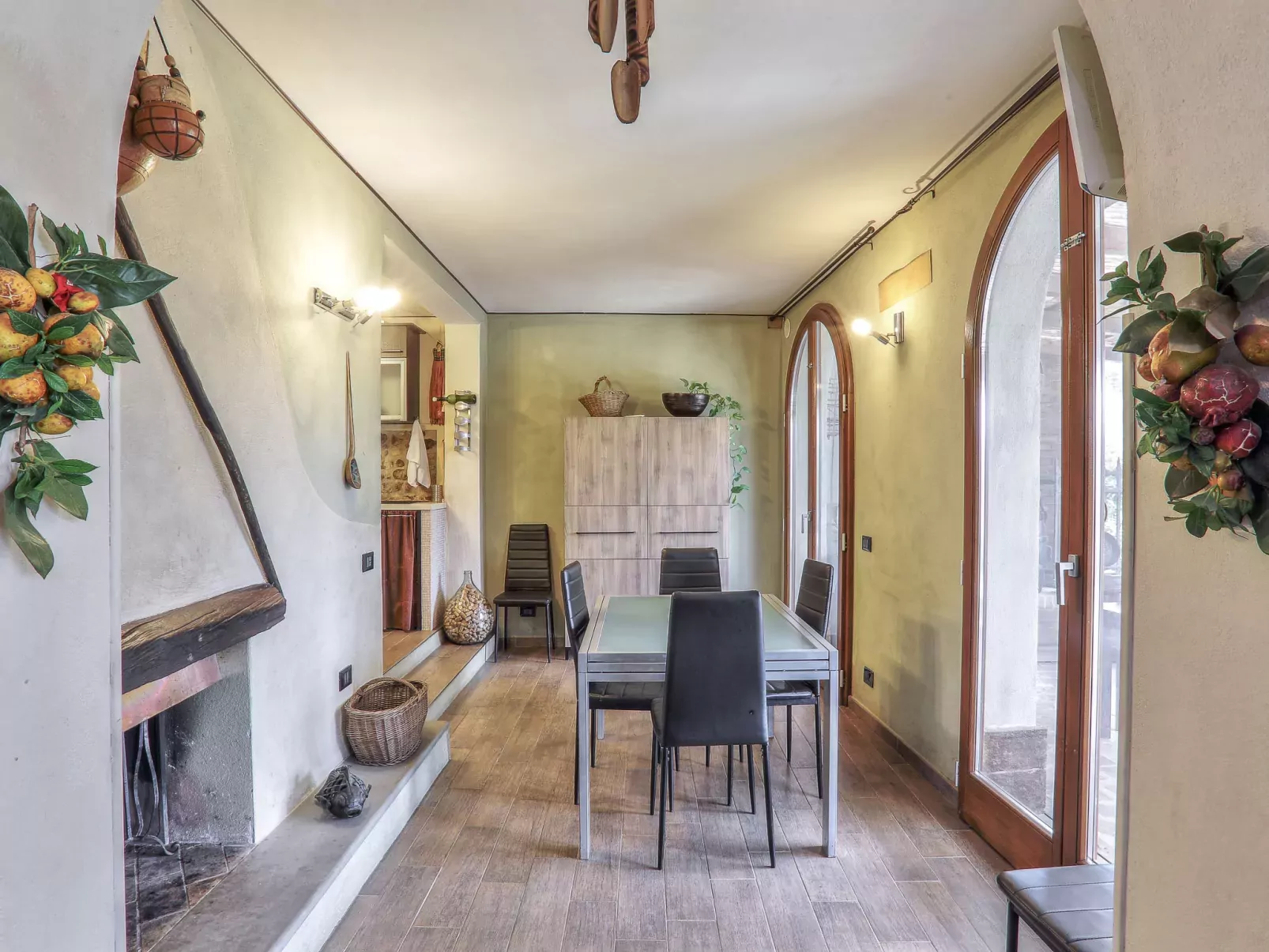 Decameron house-Binnen
