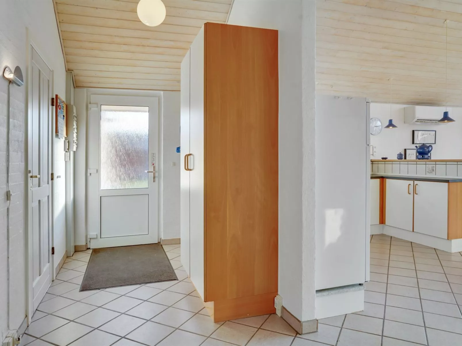 "Mari" - 400m from the sea-Binnen