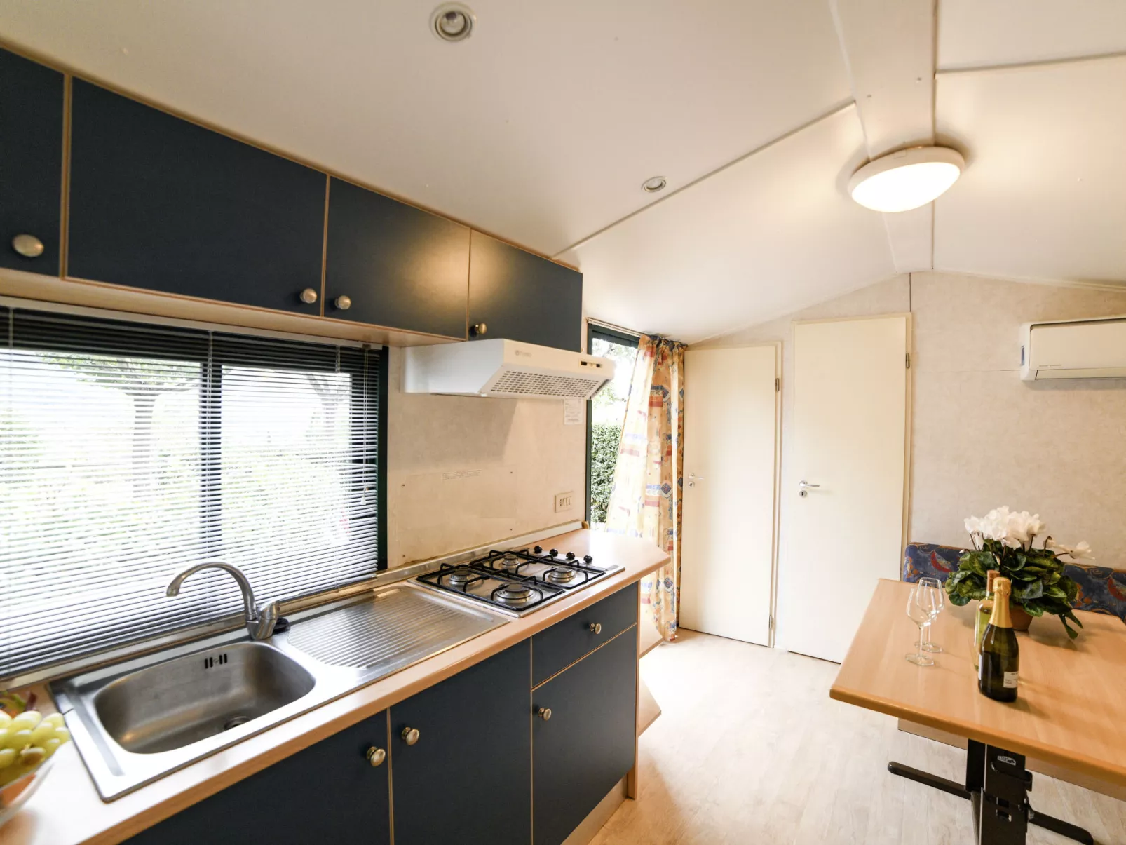 Mobilhome B (AEG402)-Binnen