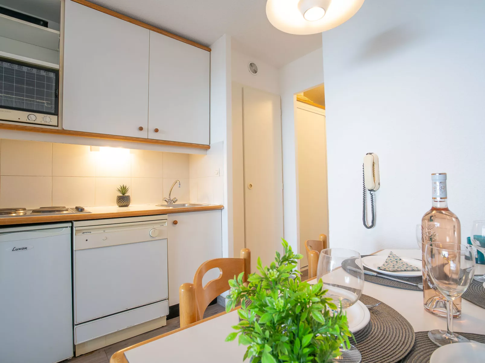 Le Village (E1212)-Binnen