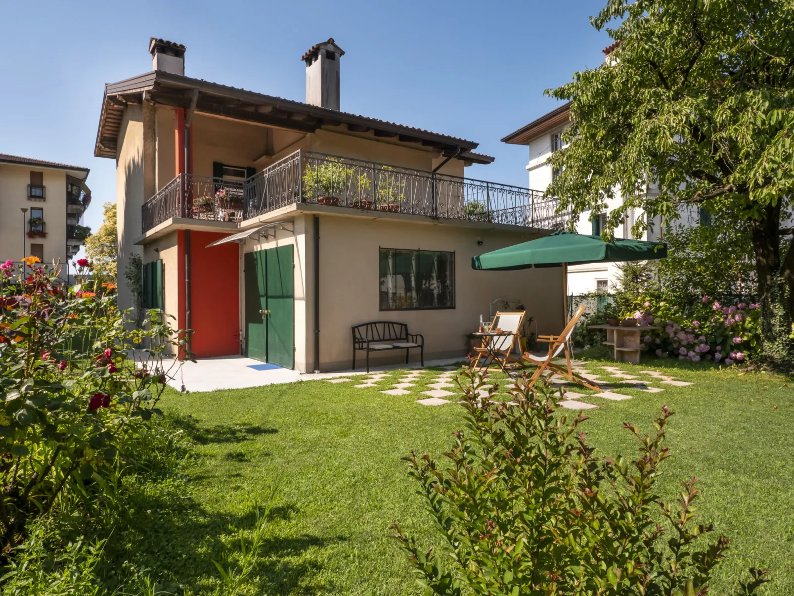 Casa Con Le Rose-Buiten