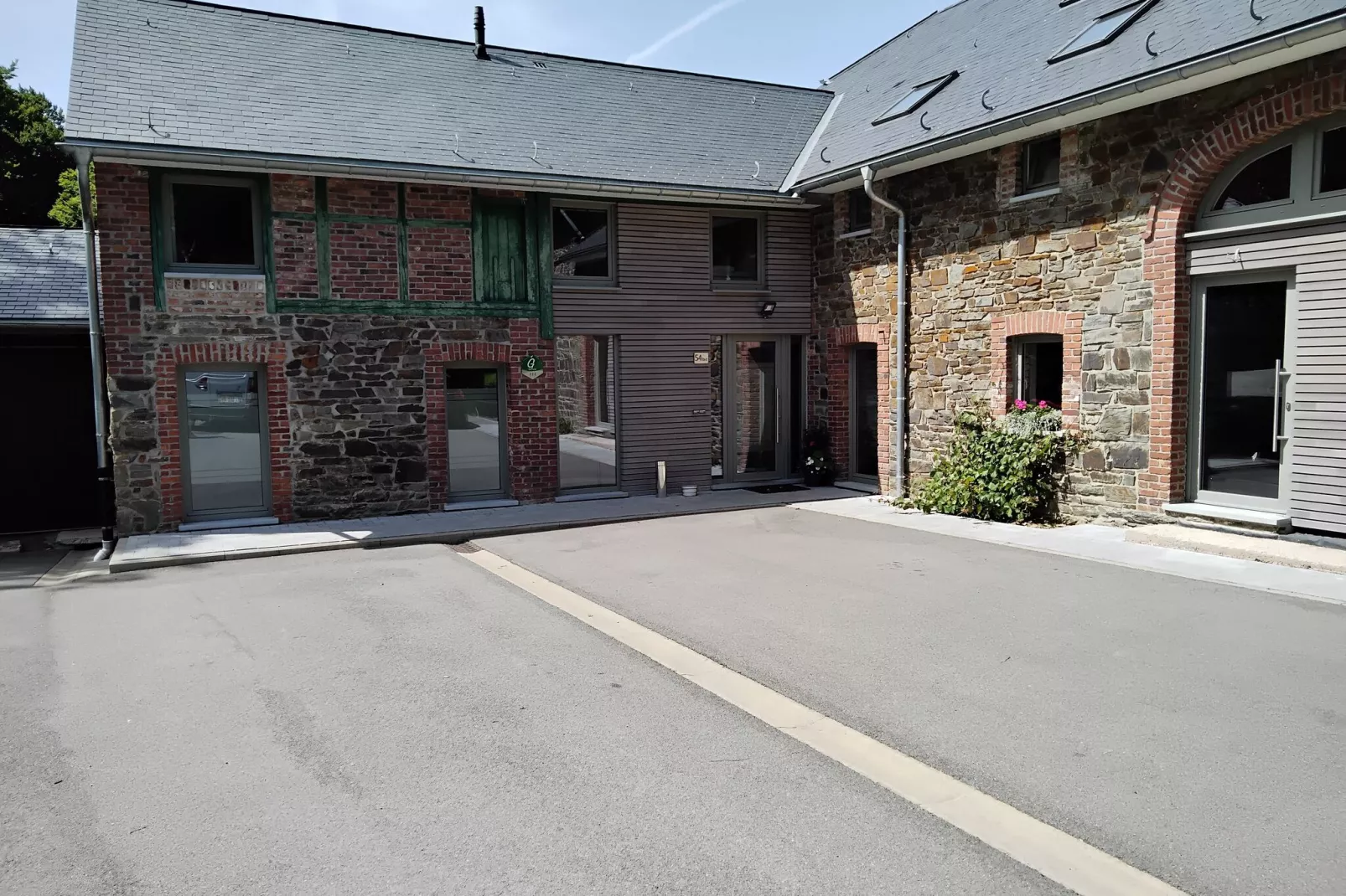 Superbe maison de vacances pour 15 adultes située à Champagne Le chêne et l'eau-Gebieden zomer 1km