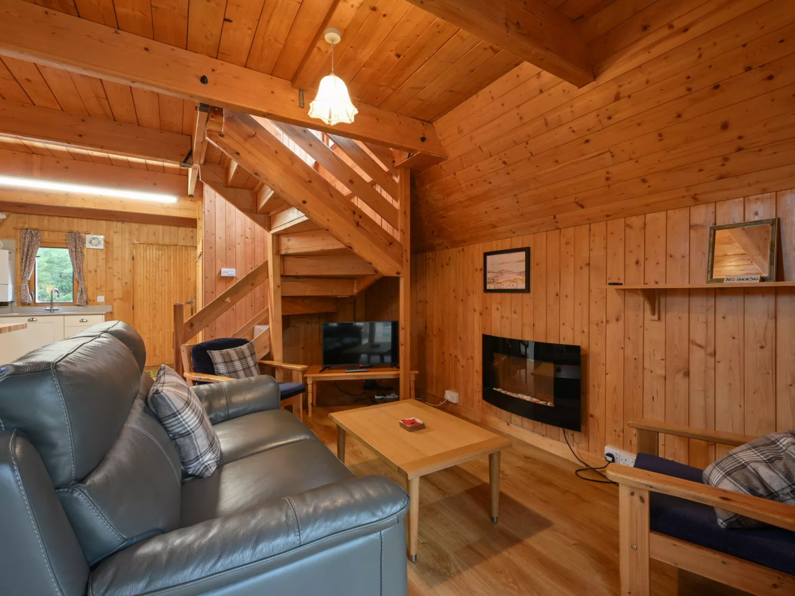 Birchwood Cottage-Binnen
