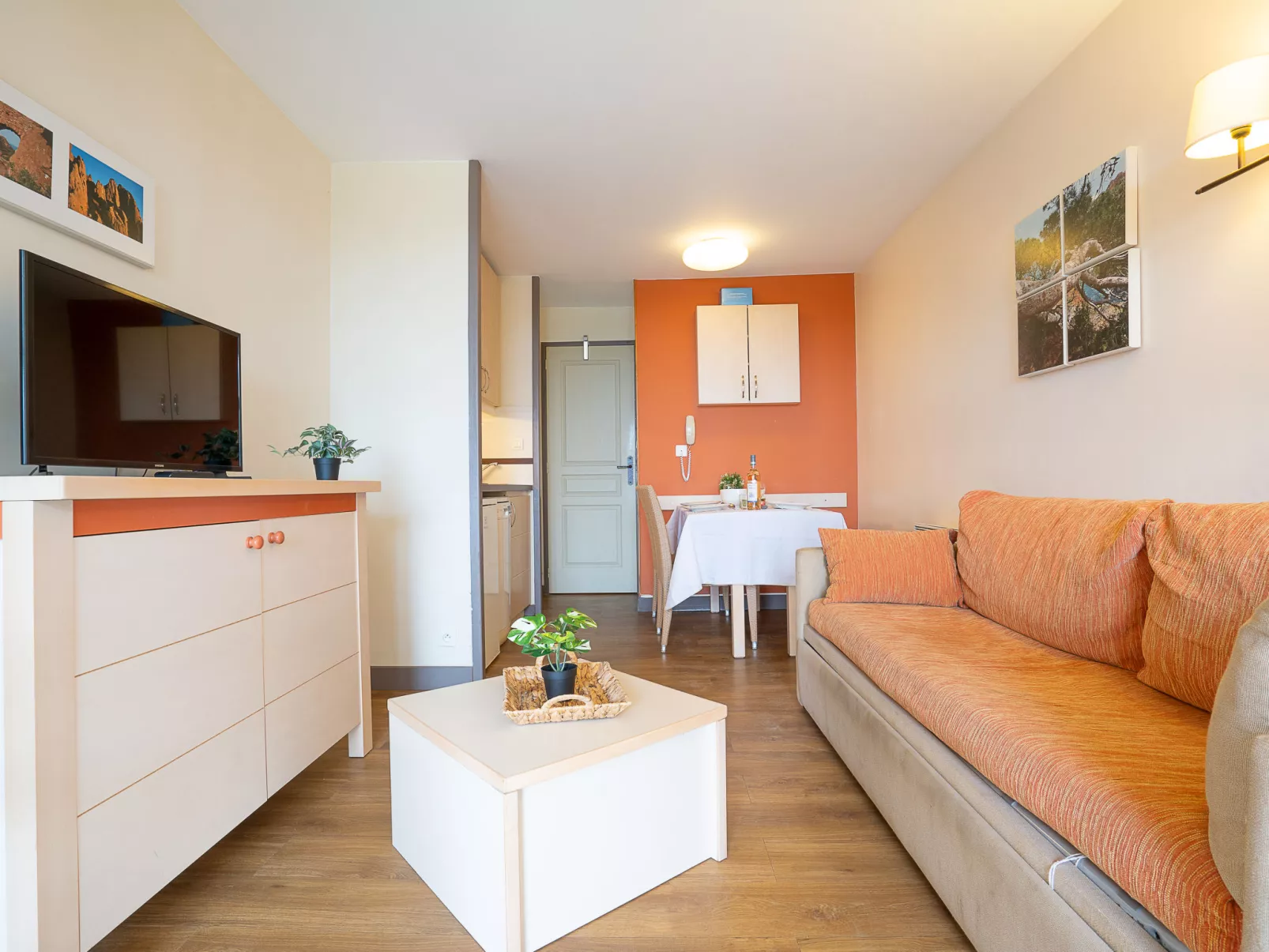 Le Village (E1 121)-Binnen