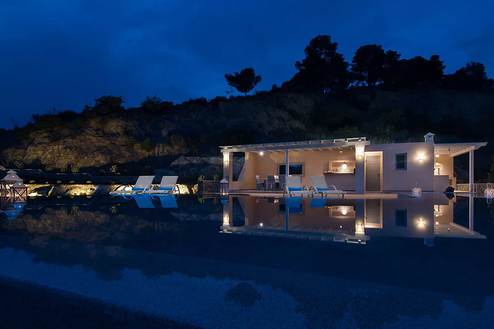 Elegant Villa Apolonas-Buitenkant zomer