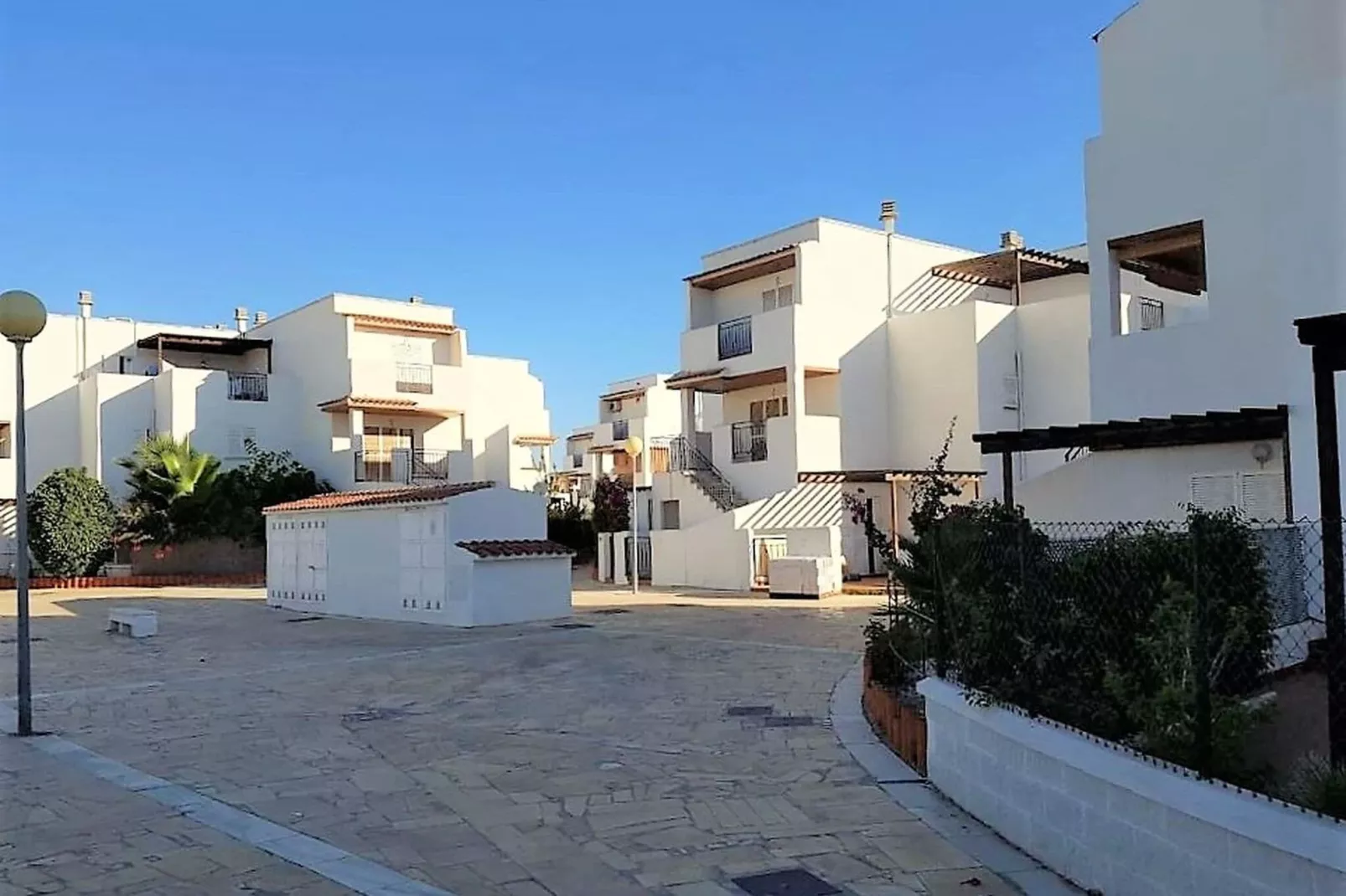 Natura World Duplex con patio privado 1d y 1b-Buitenkant zomer