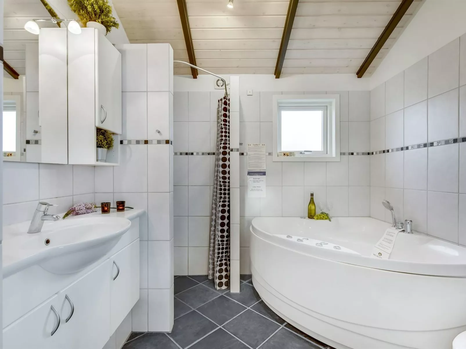 "Maj" - 150m from the sea-Binnen