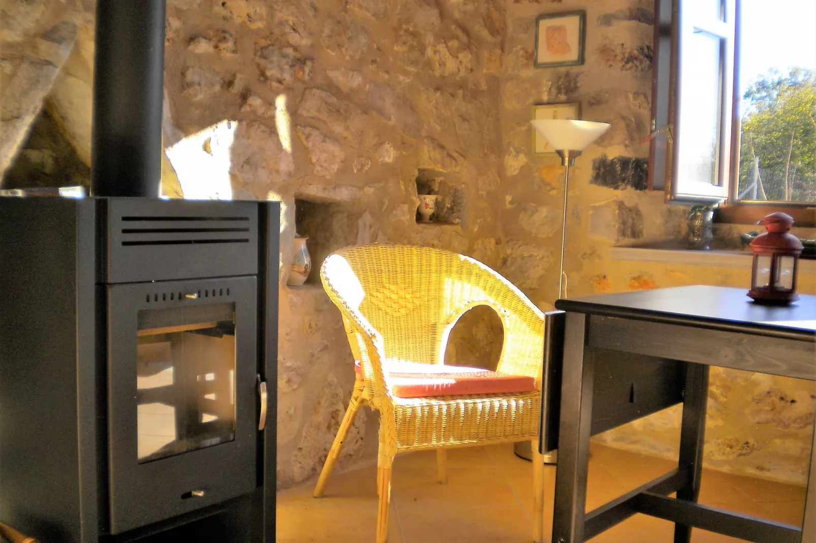 Arcadian Stone House-Woonkamer