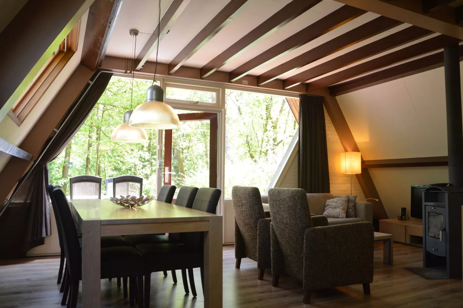Bungalow 87-Eetkamer