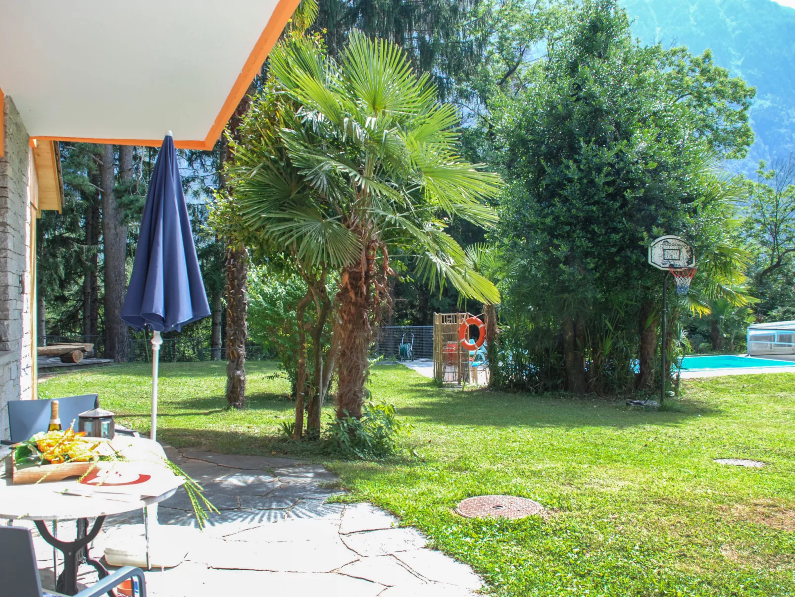 Poolside-Binnen