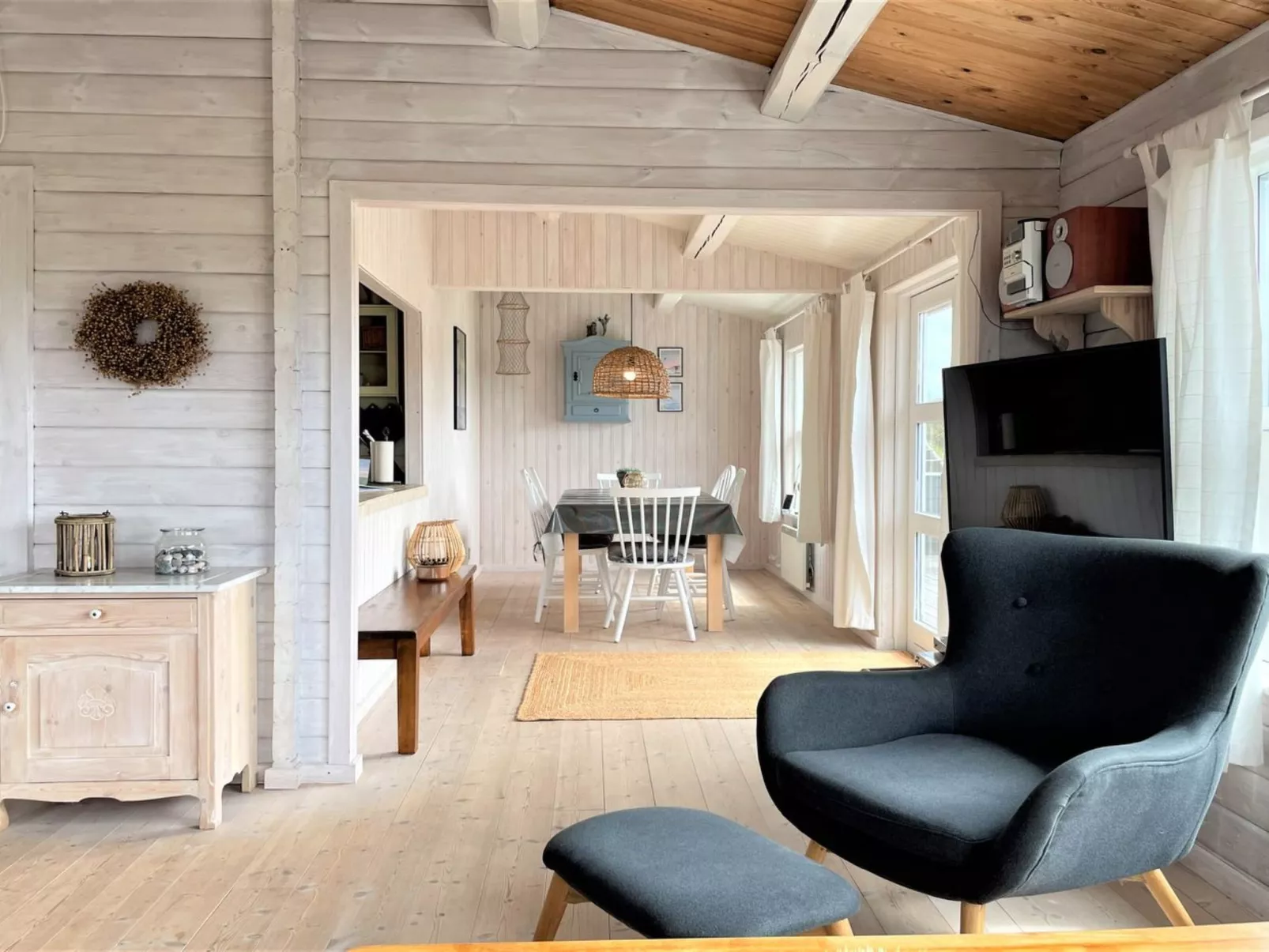 "Arbnora" - 400m from the sea-Binnen