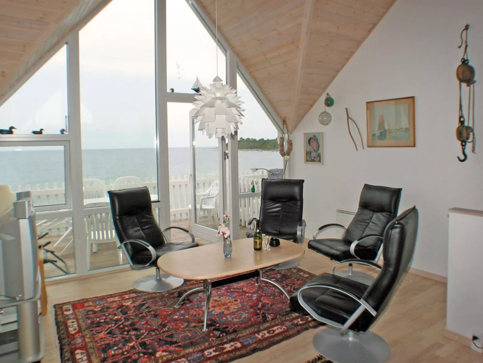 "Frigg" - 10m from the sea-Binnen