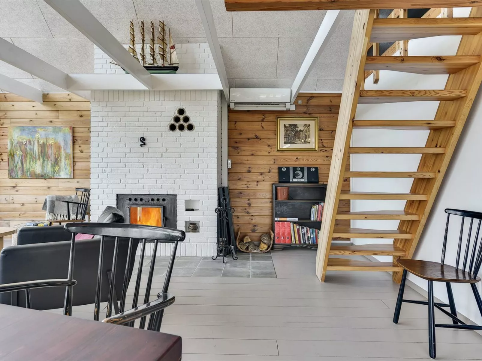 "Ginnie" - 300m from the sea-Binnen