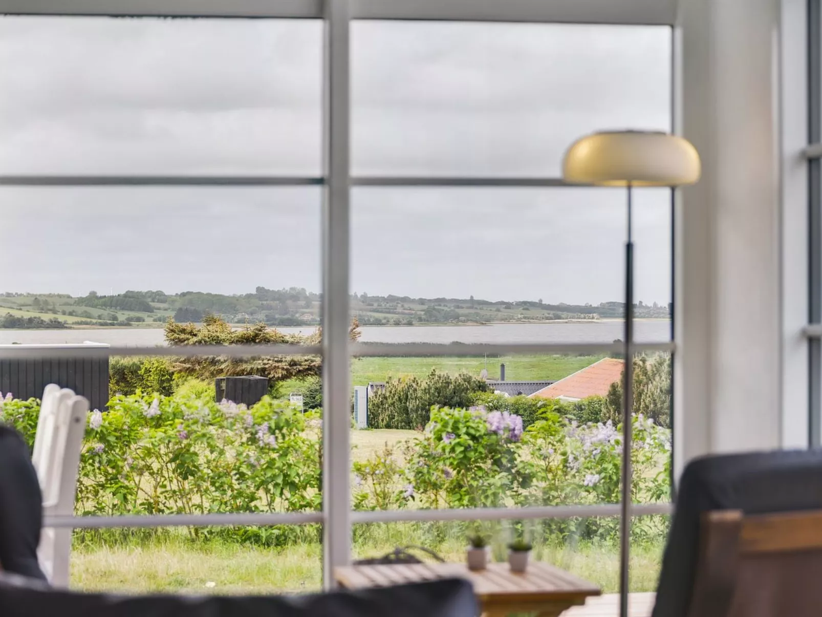 "Ginnie" - 300m from the sea-Binnen