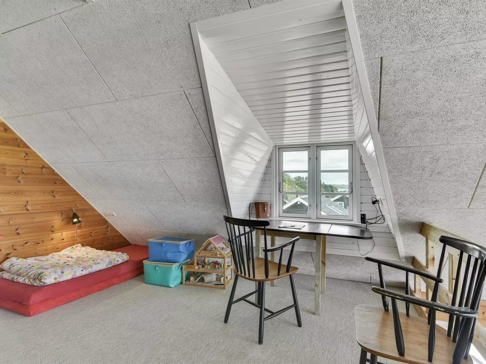 "Ginnie" - 300m from the sea-Binnen