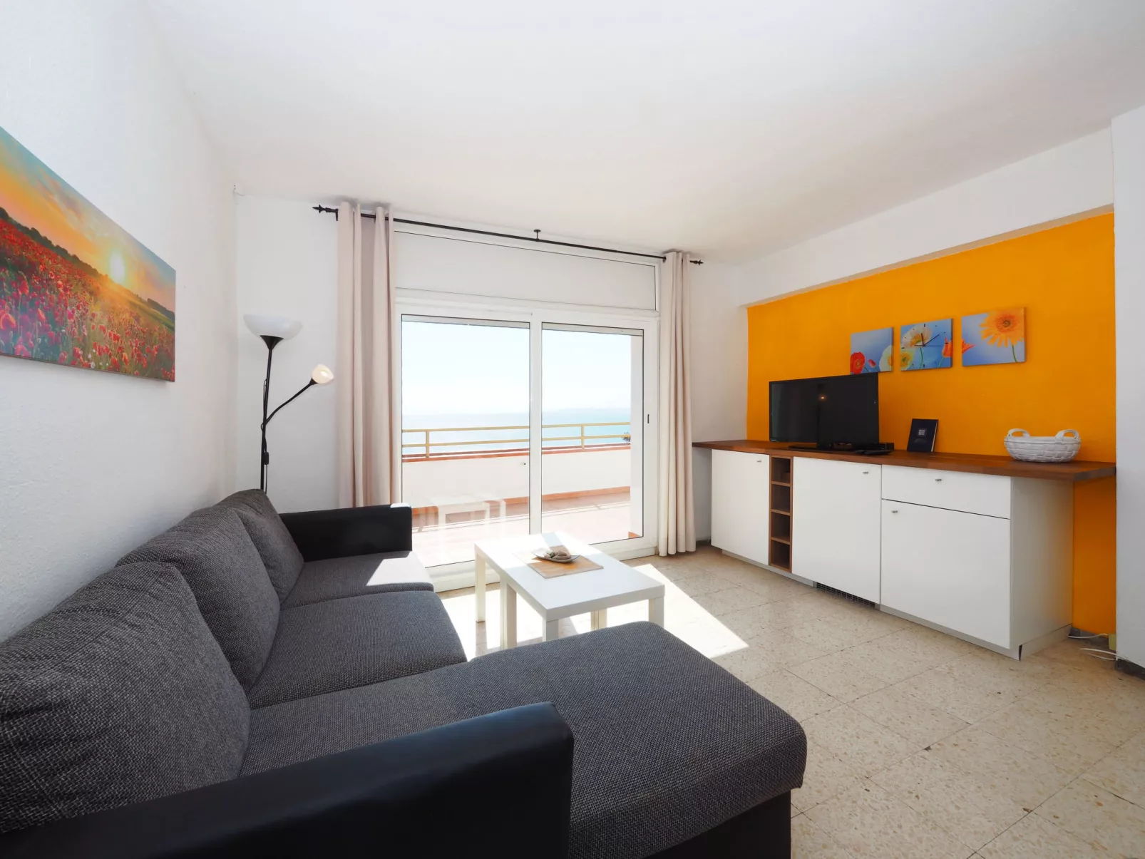 Roses Holiday Center-Binnen