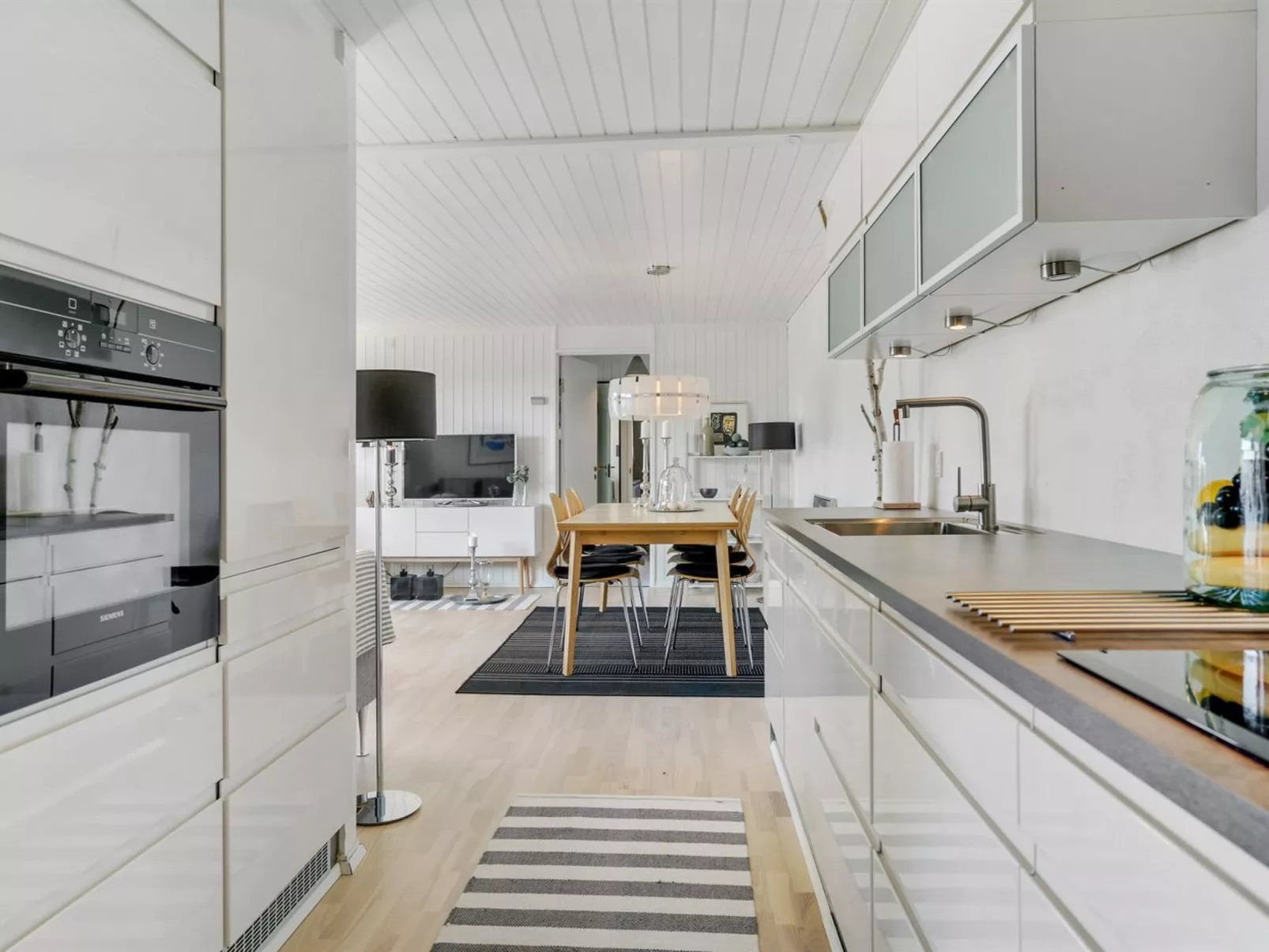 "Tarvo" - 400m from the sea-Binnen