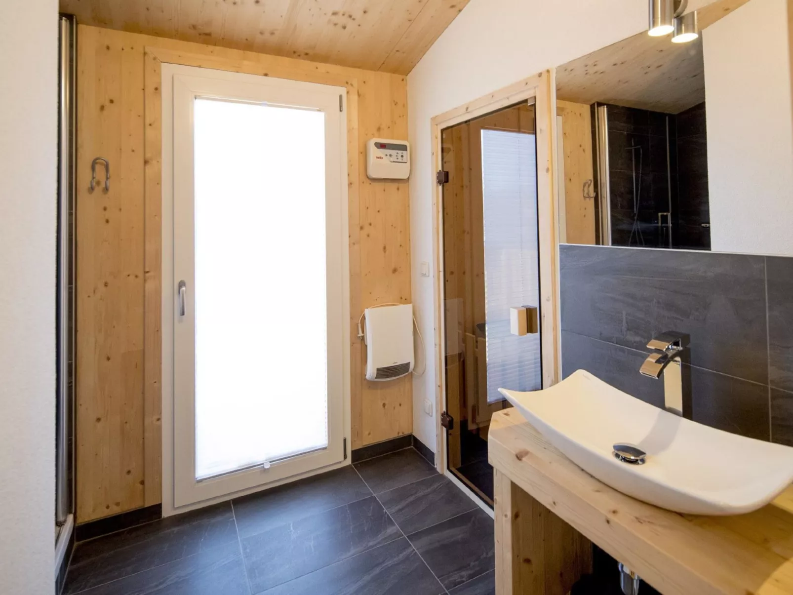 Sup.4 SZ Sauna o.IR-Sauna+Sprudelbad-Binnen