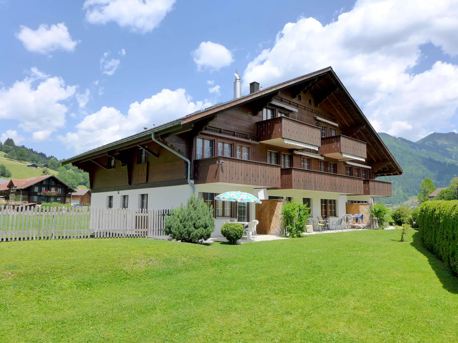 Chalet Simmental P-3-Buiten