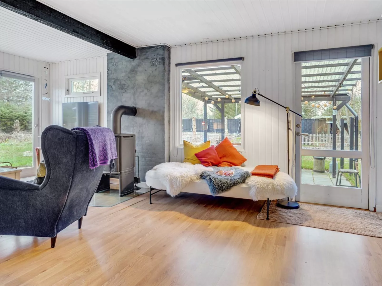 "Sadie" - 1.3km from the sea-Binnen