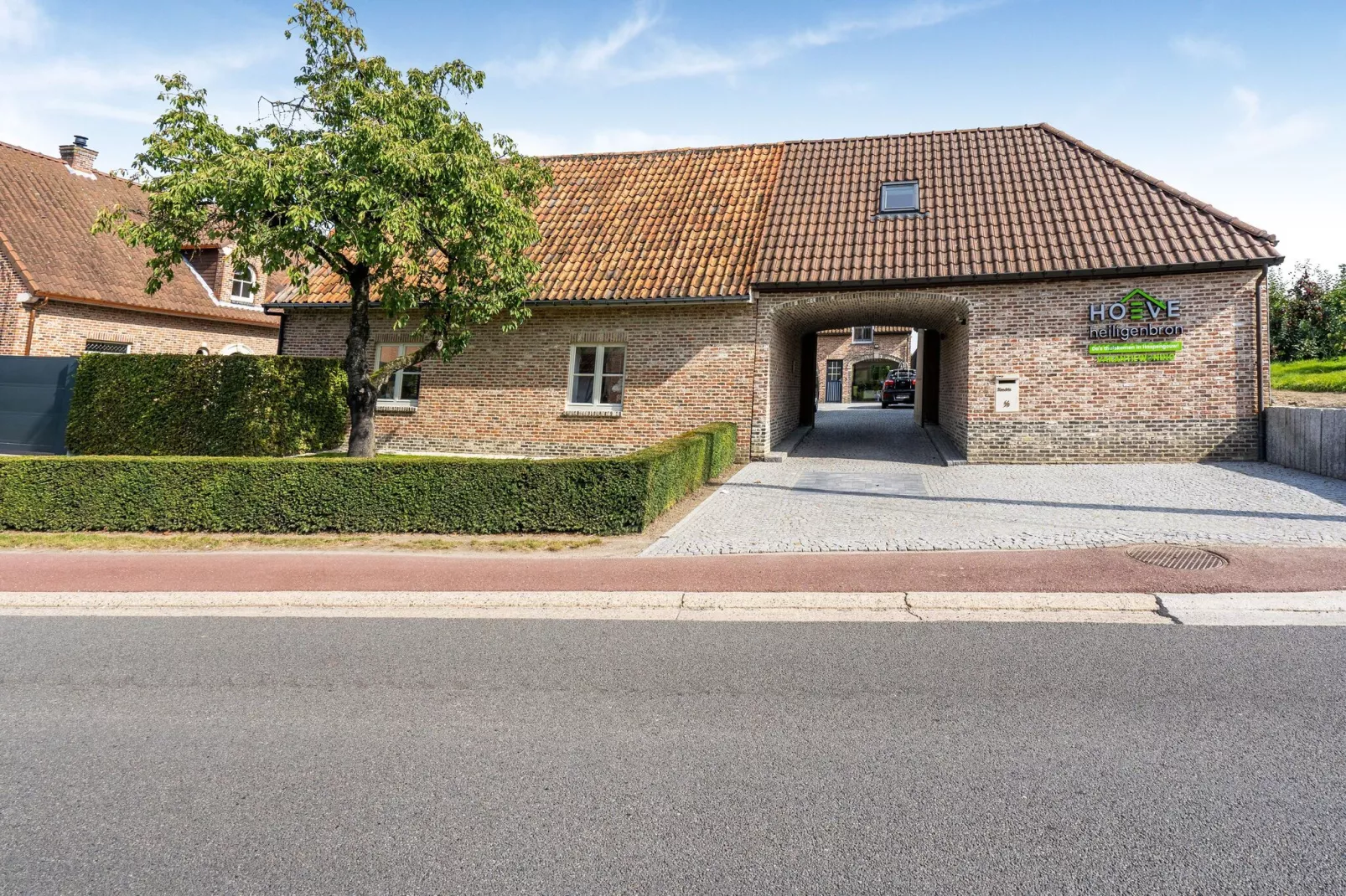 Hoeve Heiligenbron-Buitenkant zomer