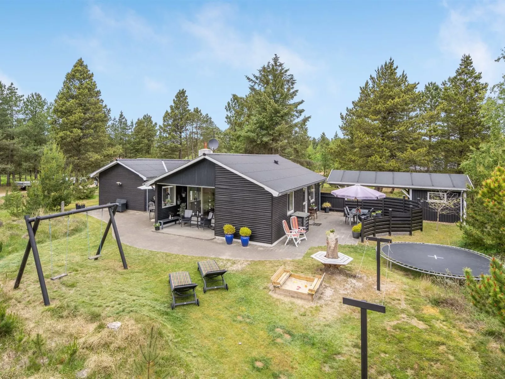 "Bjarka" - 2.9km from the sea