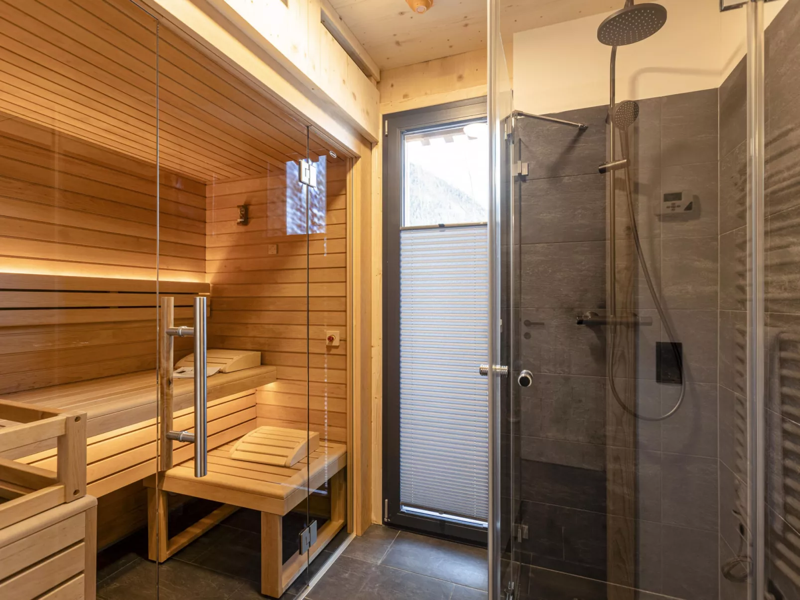 Mit 4 Schlafzimmern mit Sauna & Kamin